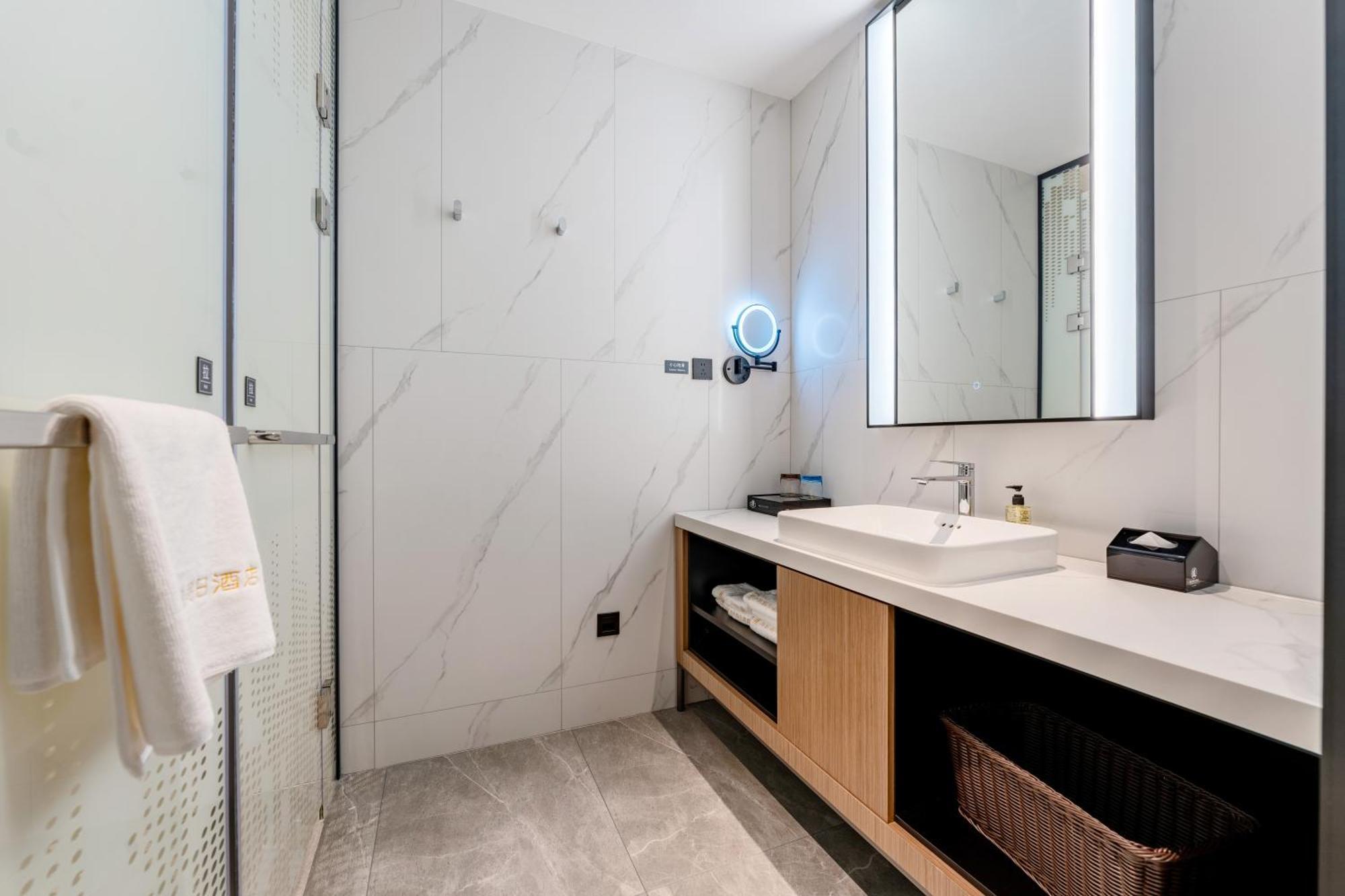 Liang Fan Holiday Inn Гуанчжоу Екстер'єр фото