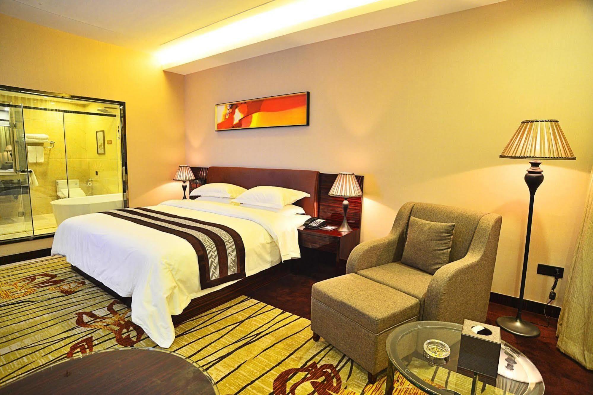 Liang Fan Holiday Inn Гуанчжоу Екстер'єр фото