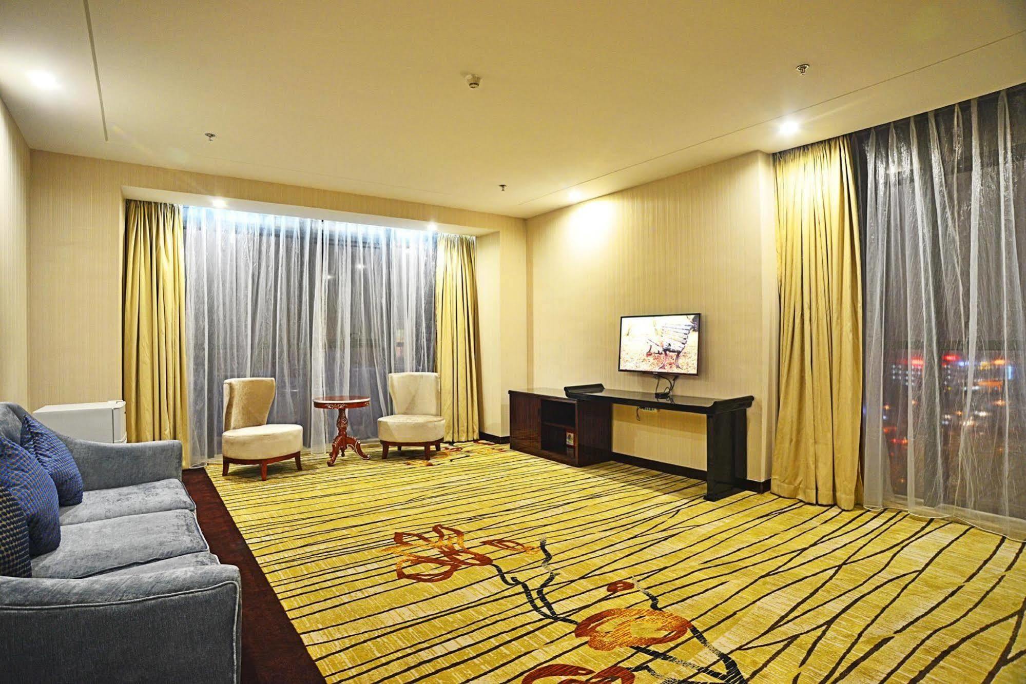 Liang Fan Holiday Inn Гуанчжоу Екстер'єр фото